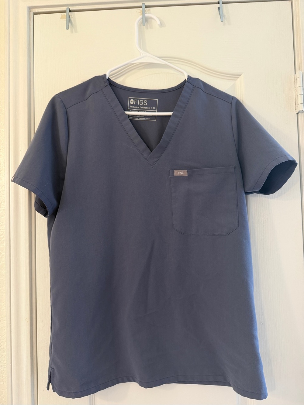 FIGS womens dark harbor scrubs